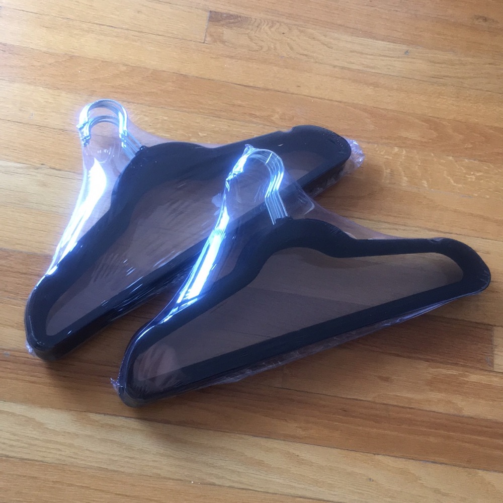 30 Black Velvet Non Slip Hangers Brand New in Bag - Picture 2 of 5